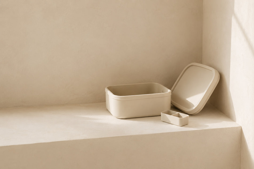 Homeware item with matching lid and components arranged for a completeness check